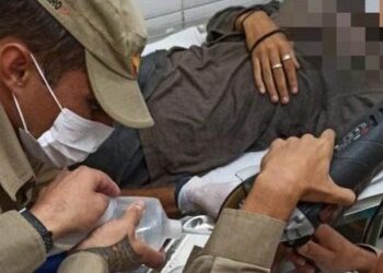 Jovem fica com anel preso no dedo e precisa ser socorrido, em Goiânia