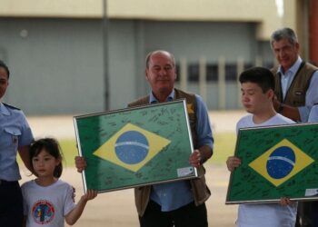 Repatriados e militares embarcam para seus Estados após 14 dias de quarentena