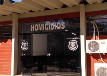 Suspeito de matar namorado da ex por ciúmes, em Nova Crixás, se apresenta à PC