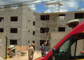 Trabalhador fica ferido após ser atingido por gaiola, em Luziânia