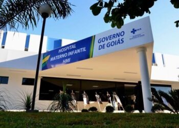 Bebê agredida pelos pais continua em coma induzido, em Goiânia