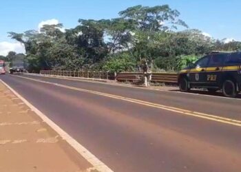 BR-452 é liberada após retirada de caminhões acidentados, em Rio Verde