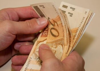 Câmara aprova repasse de auxílio de R$ 600 para informais durante a pandemia