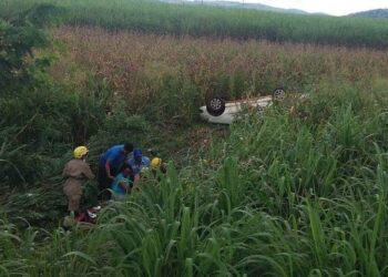 Cinco pessoas ficam feridas em capotamento na GO-080, em Barro Alto