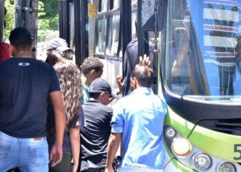 Coronavírus: CMTC diz que estuda ônibus reservas para horário de pico