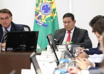Covid-19: Bolsonaro atualiza governadores sobre medidas de prevenção