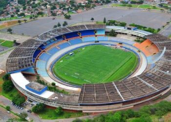 Federação Goiana de Futebol paralisa Campeonato Goiano
