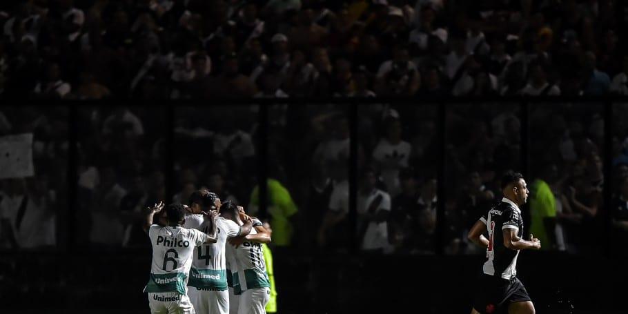 Goiás vence em São Januário e sai na frente do Vasco na Copa do Brasil