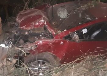 Policial bêbado derruba muro de depósito ao sair de bar, em Anápolis