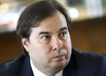Pronunciamento de Bolsonaro foi "equivocado", diz Maia