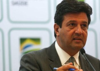Sistema de saúde pode entrar em colapso em abril, diz ministro da saúde