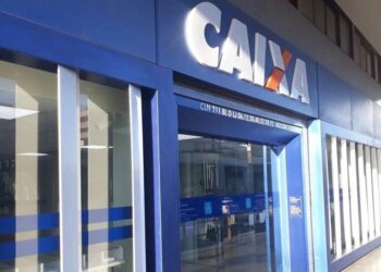 App da Caixa para auxílio enfrenta problemas; banco estende horário de agências