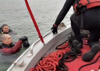 Bombeiros procuram homem que sumiu no Lago Corumbá IV após sair com jet-ski