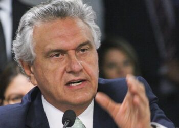 Caiado prepara novo decreto com regras para quarentena em Goiás