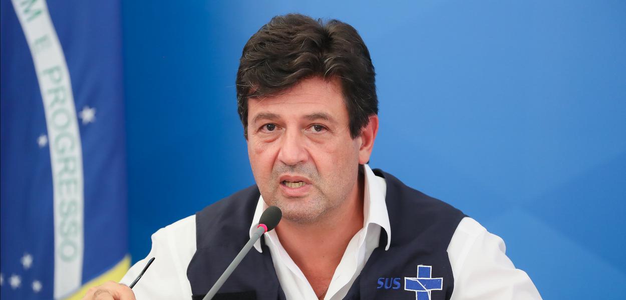 Em redes sociais, Mandetta anuncia que foi demitido do Ministério da Saúde