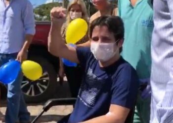 "Estou voltando pra casa", comemora 'Seu Waldemar' ao receber alta