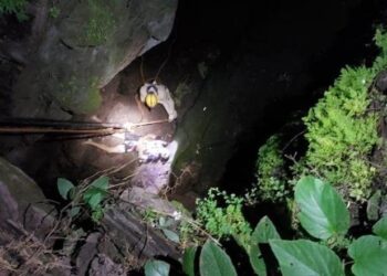 Homem é resgatado após cair de altura de 12 metros em vala, em Goiás