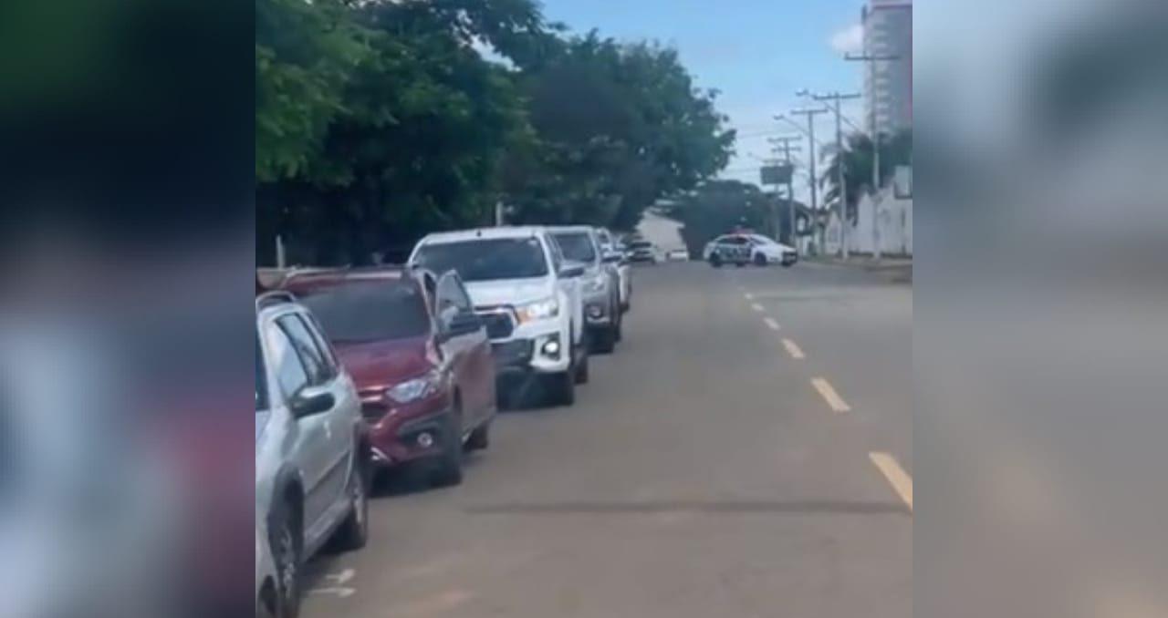 Lojistas fazem buzinaço por reabertura do comércio na Região da 44