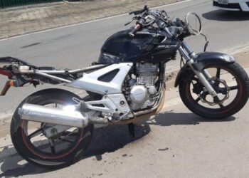 Motociclista morre após bater em poste e ser arremessado na BR-153