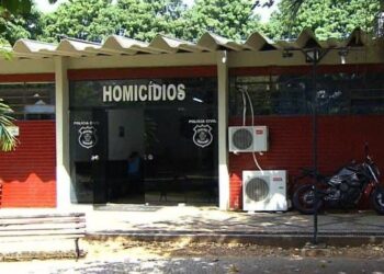 Mulher é presa por matar outra e descartar corpo em lote de Goiânia