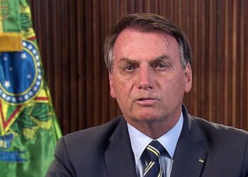 Pronunciamento de Bolsonaro sobre demissão de Moro provoca panelaços pelo Brasil