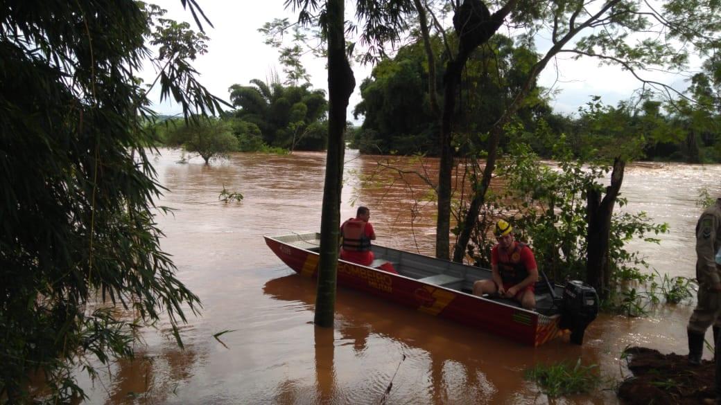 Rio Meia Ponte transborda e imunda parte do município de Inhumas