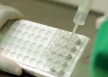 Tosse e febre são os principais sintomas de pacientes com covid-19, em Goiânia