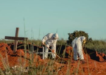 Congresso decreta luto oficial por 10 mil mortes por covid-19 no Brasil