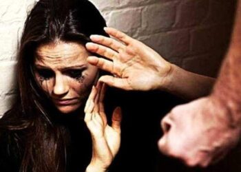 Homem é preso suspeito de agredir companheira com marreta, em Goiânia