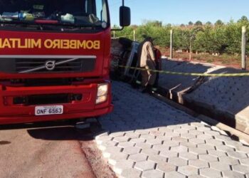 Homem perde controle de carro, capota e morre, em Inhumas