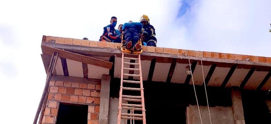 Homem sobe em laje para trabalhar e leva descarga elétrica, em Luziânia
