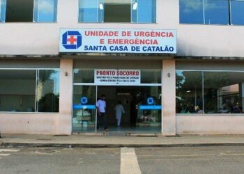 Mulher é internada ao ter 70% do corpo queimado por companheiro, em Catalão