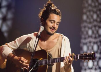 Tiago Iorc anuncia live musical com lançamento de nova música