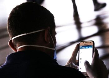 Uber torna máscara obrigatória para passageiro e condutor