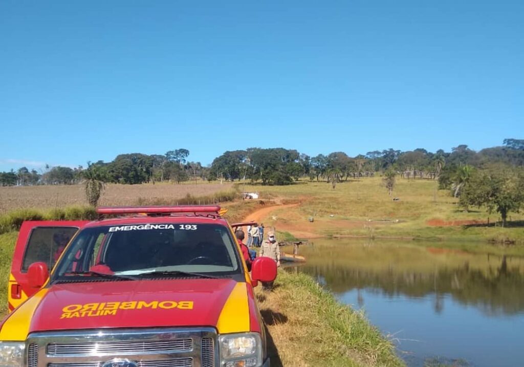 Bombeiros procuram jovem que se afogou no Rio Meia Ponte, em Bom Jesus