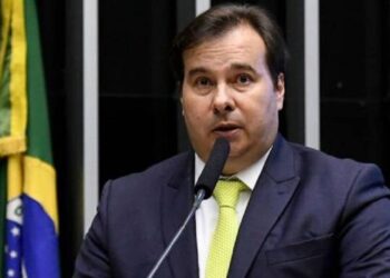 Correção: Maia diz que País precisa estar unido no combate à covid-19