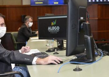 Deputados aprovam ensino médio a distância em Goiás