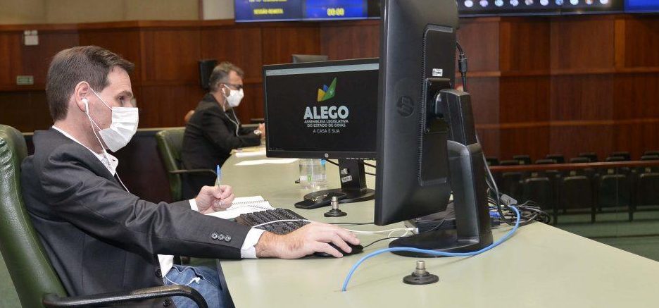 Deputados aprovam ensino médio a distância em Goiás
