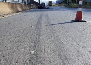 Enfermeira morre após ser atropelada por caminhão na BR 153, em Goiânia