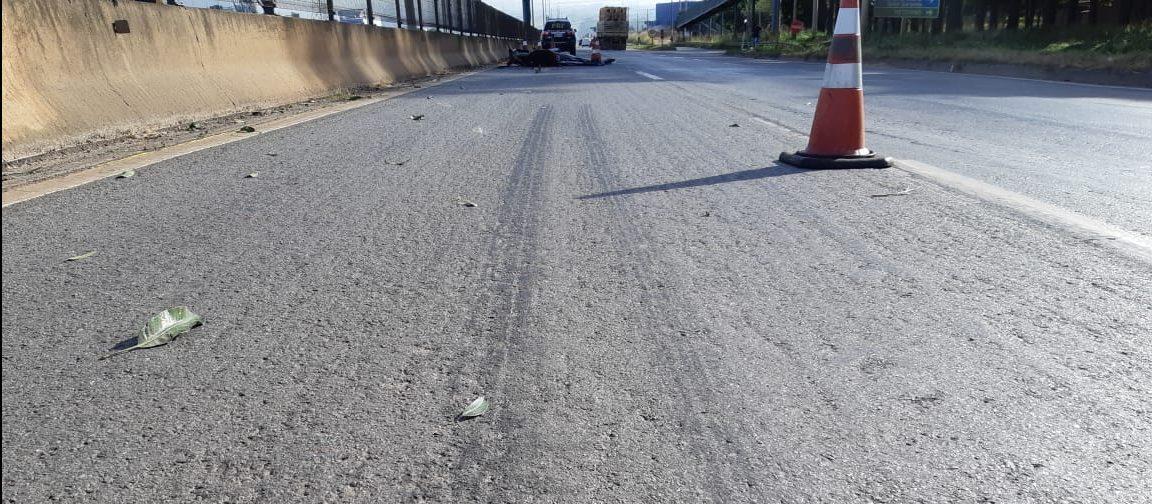 Enfermeira morre após ser atropelada por caminhão na BR 153, em Goiânia
