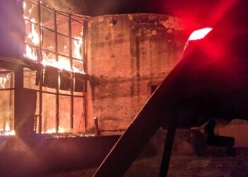Incêndio em Santa Helena de Goiás destrói silo de algodão, veja vídeo