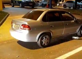Menor com 13 passagens é apreendido com carro roubado na BR-060