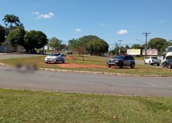 Motociclista morre em acidente com ônibus no Santa Genoveva, em Goiânia