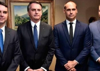 Perfil hacker divulga dados pessoais que seriam de Bolsonaro, família e aliados