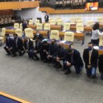Vereadores de Goiânia se ajoelham em apoio ao movimento 'Black lives matter'