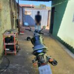 Dupla é presa em Goiás por roubar e vender motos adulteradas na internet 