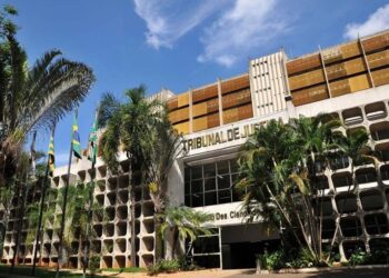 Justiça autoriza que jovem exclua pais biológicos de documentos, em Itumbiara