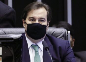 Maia diz que fará exame para saber se tem anticorpos para covid-19