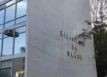 Ministério da Saúde informa quase mil casos de covid-19 a menos em Goiás