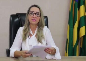 MP diz que prefeita de Luziânia usa cargo para autopromoção e pede afastamento